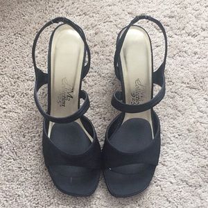 LAST CHANCE ✨🪩Vintage PM Collection by 925 Black Kitten Heels